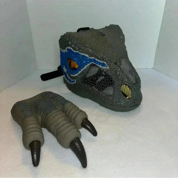 Jurassic World Park Chomp 'n Roar “Blue” Raptor  Mask And Claws Set - Picture 1 of 10